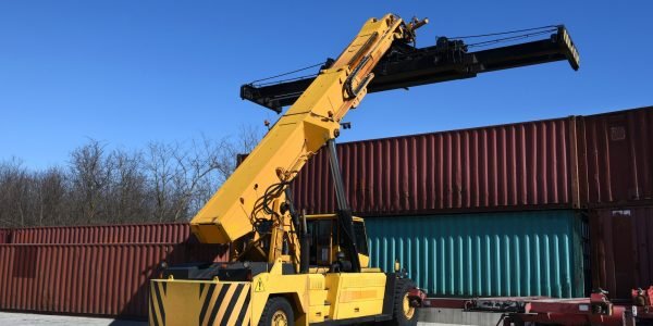 Container handling vehicle Container handling vehicle